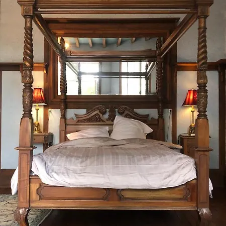 Chateau De La Grand'maison 4*