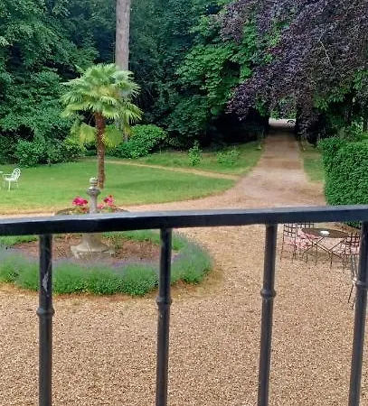 Chateau De La Grand'maison Bed & Breakfast 3*