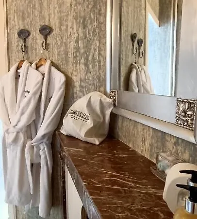 Bed & Breakfast Chateau De La Grand'maison 3*