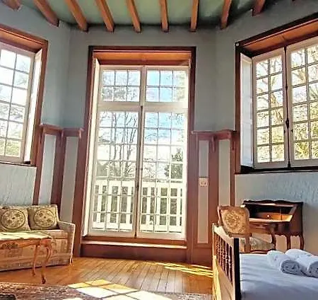 Chateau De La Grand'maison Bed & Breakfast 3*