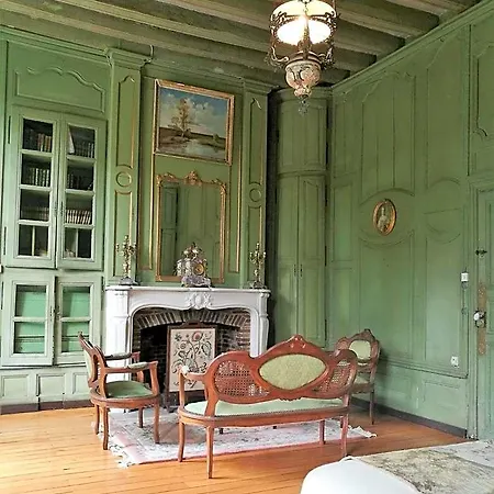 Chateau De La Grand'maison Bed & Breakfast 3*