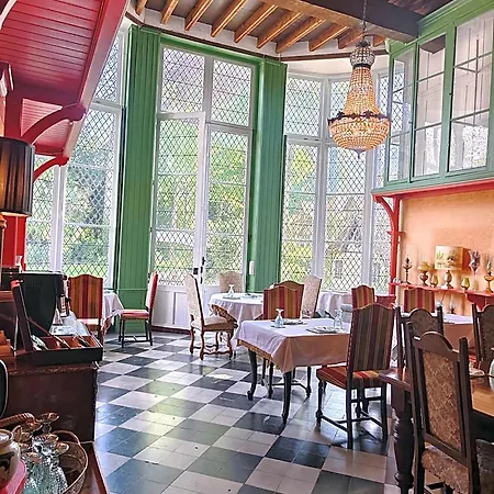 Chateau De La Grand'maison Bed & Breakfast