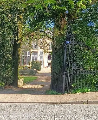 Chateau De La Grand'maison Bed and Breakfast