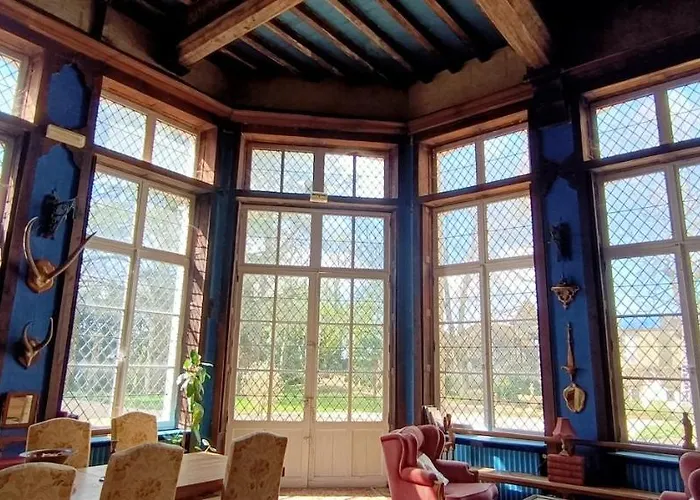 Chateau De La Grand'maison Bed & Breakfast 4*