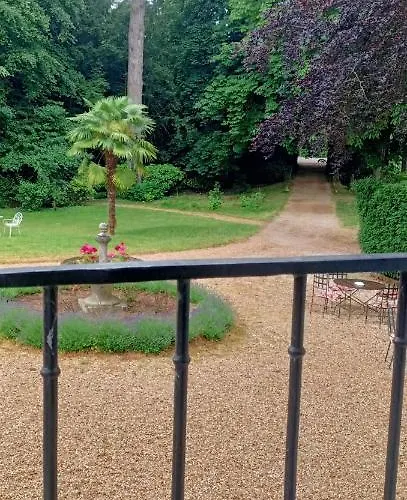 Chateau De La Grand'maison Bed & Breakfast 4*