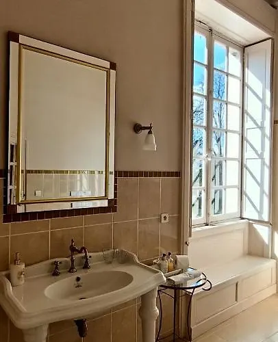 Chateau De La Grand'maison Bed & Breakfast