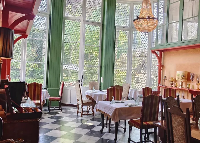 Chateau De La Grand'maison Bed & Breakfast 4*